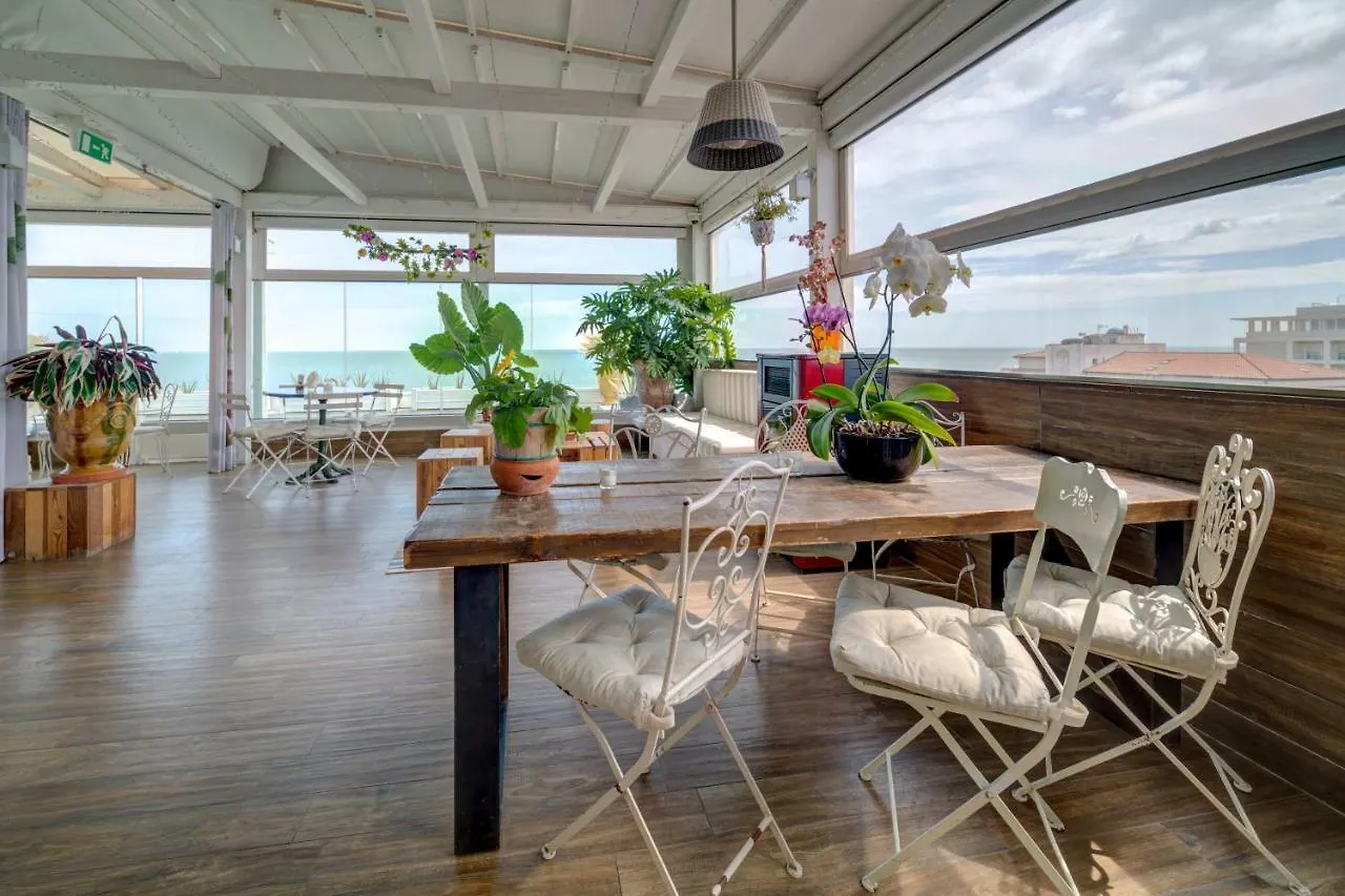 Hotel Select Suites & Spa - Apartments リッチョーネ 4*,  イタリア